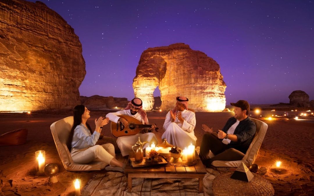 “لا تروح بعيد” وزير السياحة يدعو زوَّار السعودية للاستمتاع بأجوائها الخيالية..