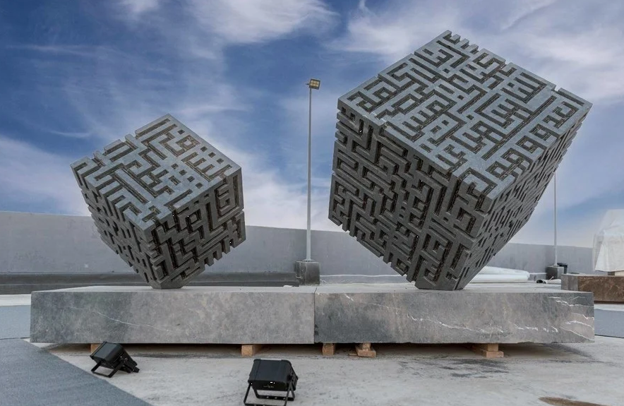 رحلة فنية تنبض بالإبداع والجمال في ملتقى طويق للنحت 2024