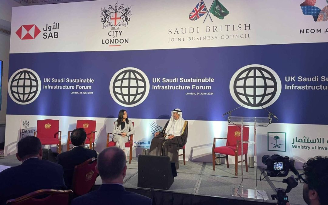 السعودية وبريطانيا تستعرضان فرص الشراكة في «تقنيات الطاقة الخضراء»