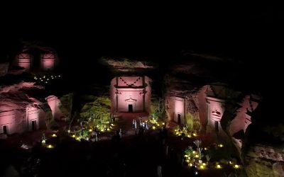 “مساء الحجر والدرون” في العلا: تجربة ساحرة تجمع بين عراقة التاريخ وحداثة التكنولوجيا