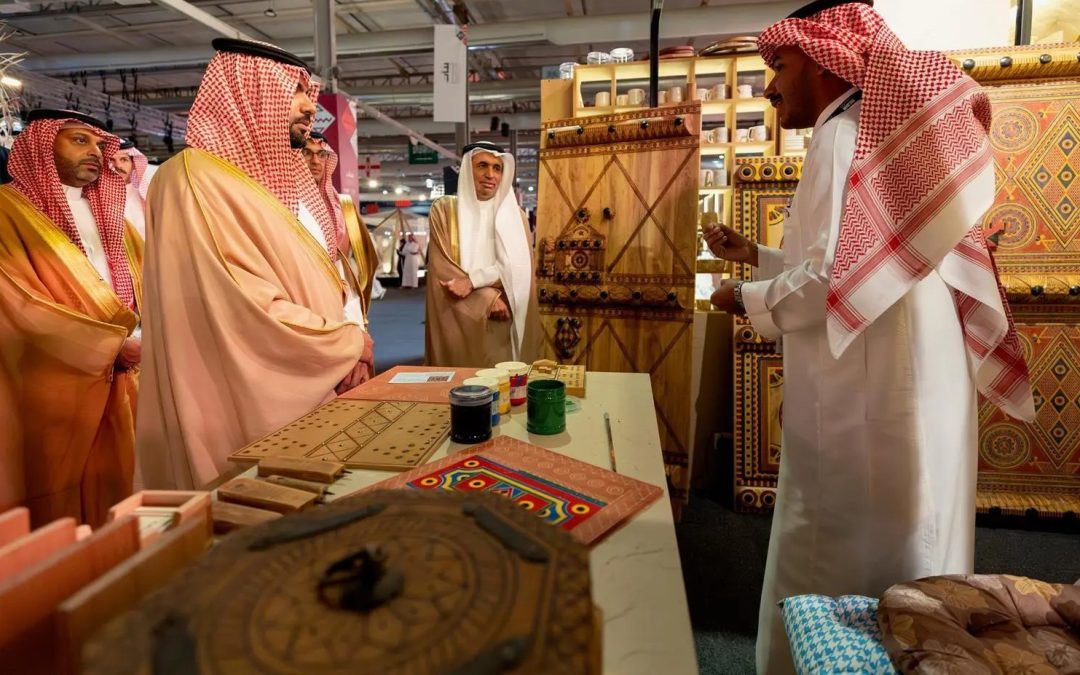 وزير الثقافة يوجه بتمديد معرض “بَنان” حتى 30 نوفمبر بسبب الإقبال الكبير