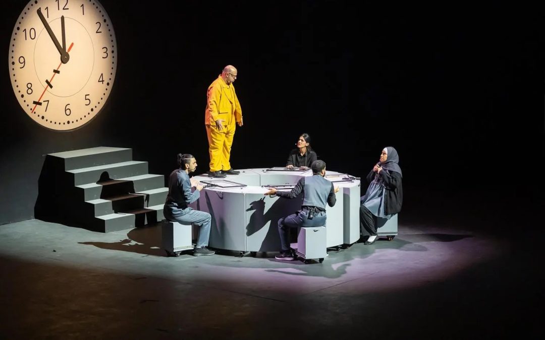 اليوم السادس من مهرجان الرياض للمسرح: حوارات فكرية وعروض إبداعية تضيء خشبة المسرح