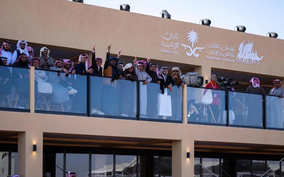 براك الدوسري يتصدر مسابقة المزاين لفئة جمل بيرق الموحد للون “المجاهيم” بمهرجان الملك عبدالعزيز للإبل