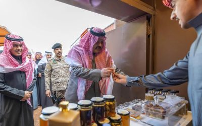أمير حائل يدشن النسخة الرابعة من مهرجان العسل ويشيد بإنجازات نحالي المنطقة