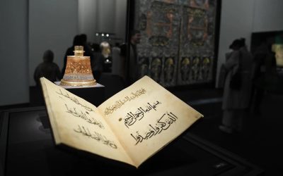 بينالي الفنون الإسلامية 2025: رحلة ثقافية ثرية تستكشف الفن والهوية والتعبير الإبداعي