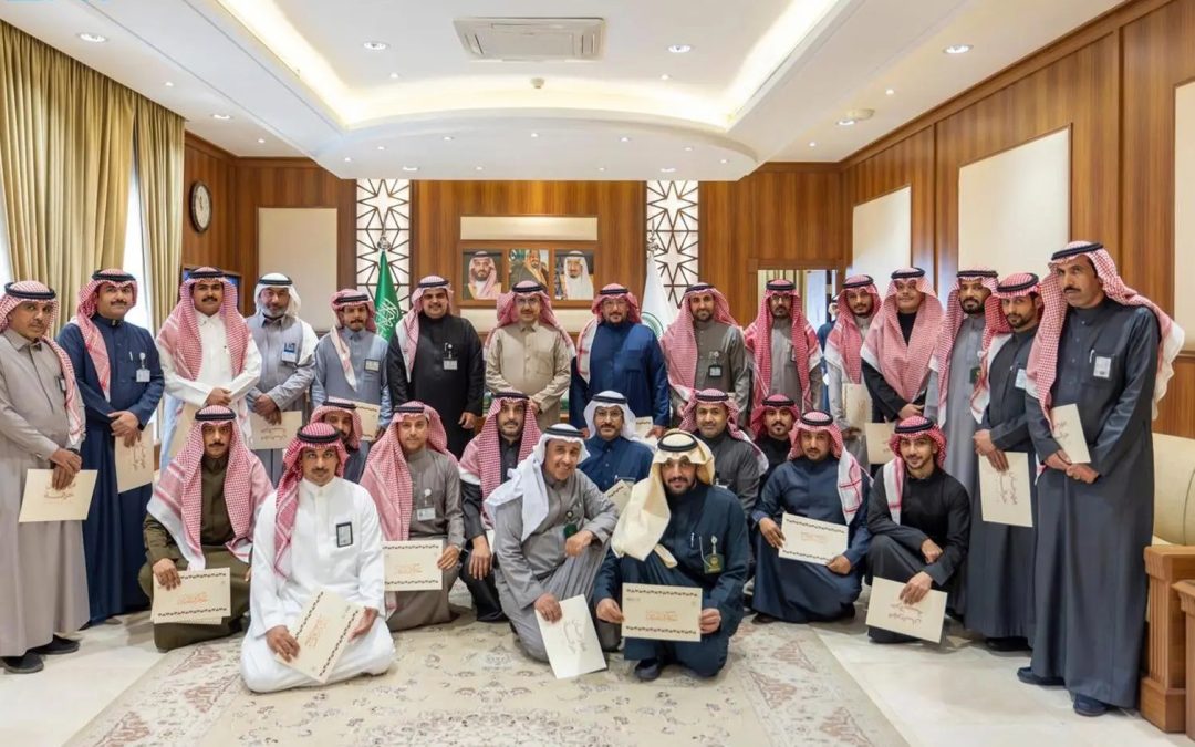 وكيل إمارة حائل المكلف يكرم اللجان التنظيمية لمهرجان “حرفة 2025” تقديرًا لجهودهم المتميزة
