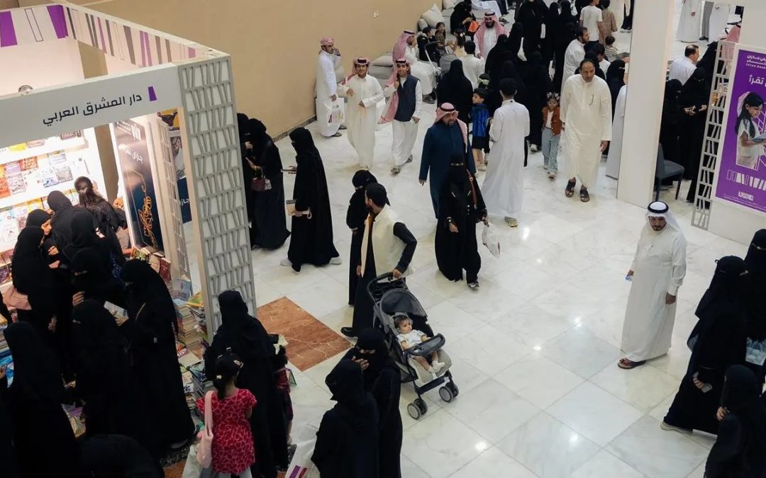 إقبال جماهيري واسع على معرض جازان للكتاب 2025 في أولى دوراته وسط فعاليات ثقافية متميزة