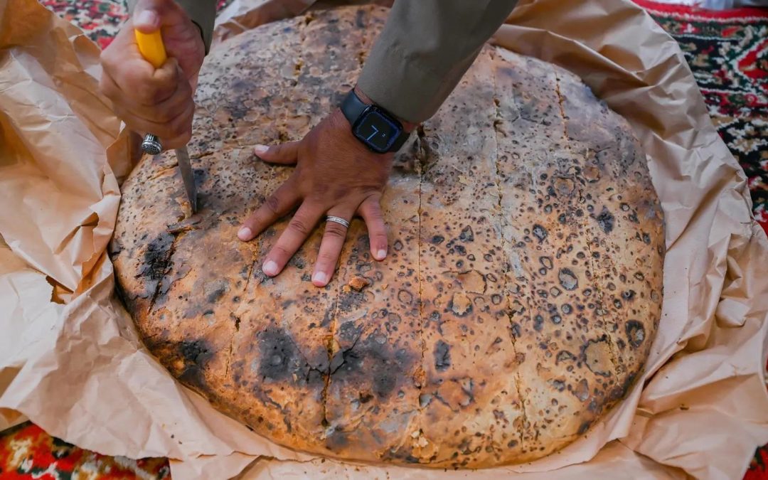 “الخبزة المقناة”.. طبق تراثي يزين موائد رمضان في الباحة