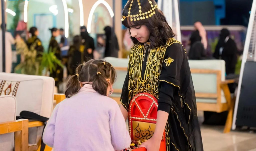 “خشرة العيد”.. أمانة حائل تحيي موروثًا شعبيًا في أجواء احتفالية