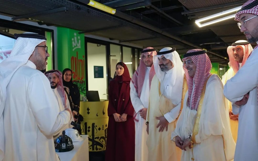 وزير المالية يزور “الكراج” وبرنامج NTDP ويشيد بإنجازات رواد الأعمال