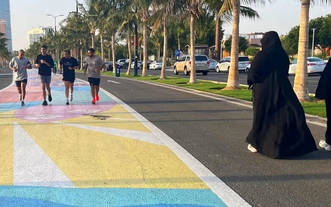 هدير الفورمولا 1 يشعل حماس زوار جدة في كورنيش روشن.. ترفيه رياضي في قلب المدينة