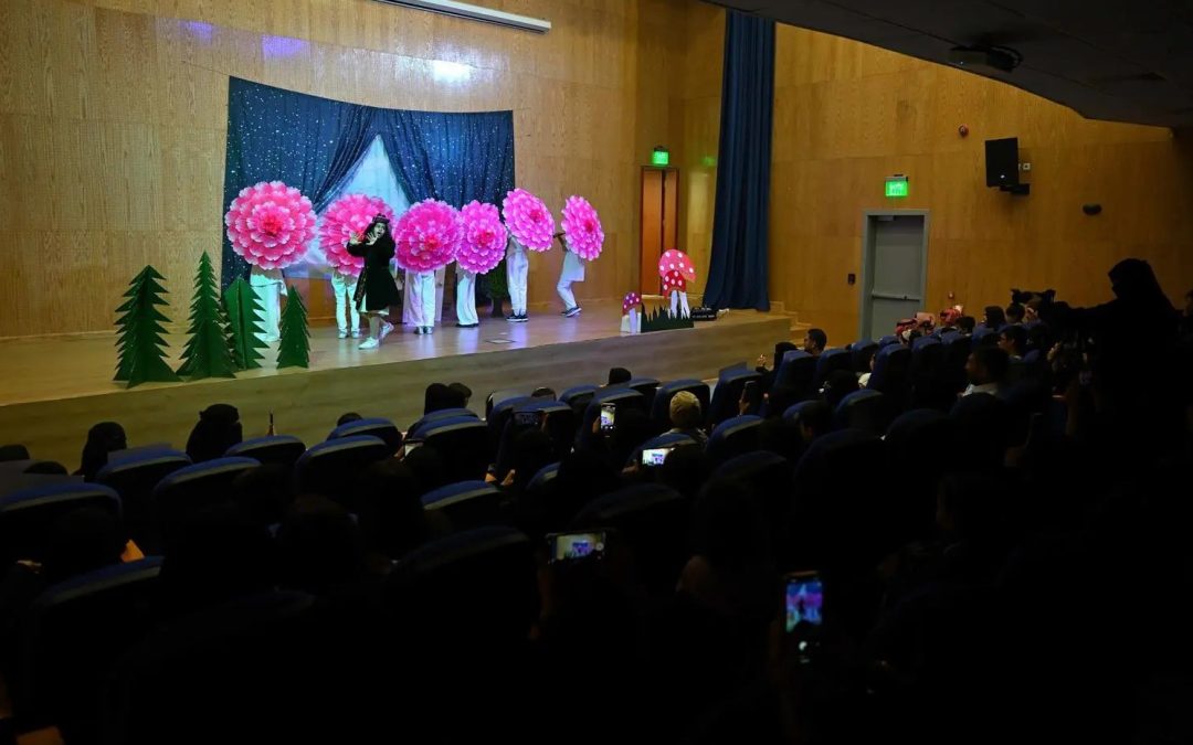 عروض مسرحية في عسير تسلط الضوء على قضايا المجتمع بأسلوب فكاهي هادف