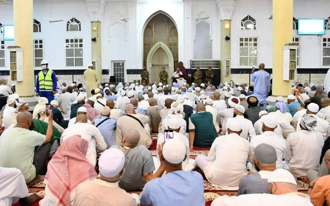 الشؤون الإسلامية تثقّف الحجاج بمحاضرتين في مسجد الخيف حول التوحيد والعمل الصالح