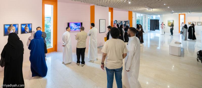 معرض “صيف 2025” في صالة الأمير فيصل بن فهد: حوار فني بين الأجيال وتحولات المجتمع السعودي
