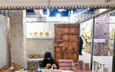 🖌️ “فن الريزن” يزيّن بيت حائل 2025 بتصاميم مستوحاة من طبيعة المنطقة وتقاليدها