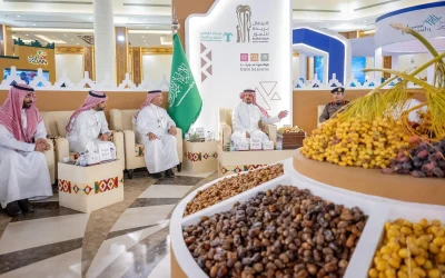 نائب أمير القصيم يزور فعاليات كرنفال بريدة للتمور ويشيد بدوره الاقتصادي والتراثي