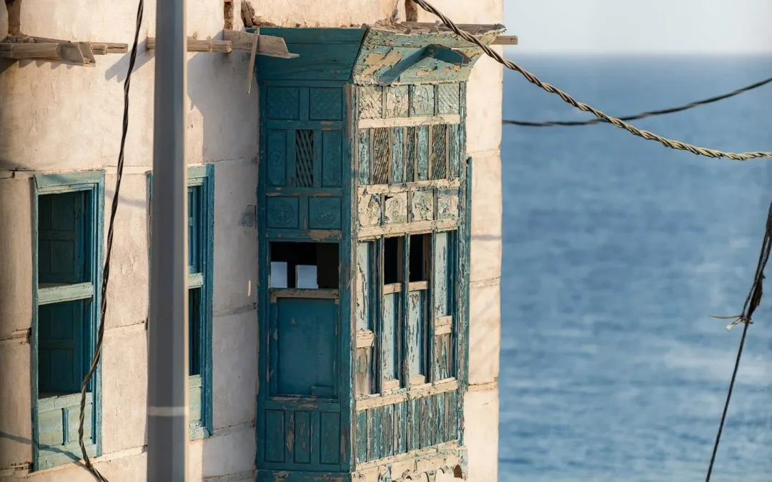“رواشين الوجه”.. تحفة معمارية ساحلية تجسّد عبقرية الأجداد في العمارة المناخية