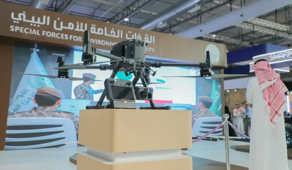 قوات الأمن البيئي تستعرض أحدث تقنياتها في المعرض السعودي للدرون 2025 بالرياض