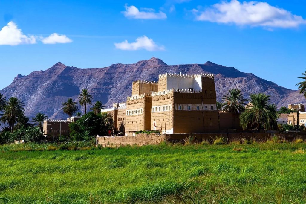 “بيت الثقافة بنجران” يستعرض كنوز السياحة والتراث في اليوم العالمي للسياحة 2025
