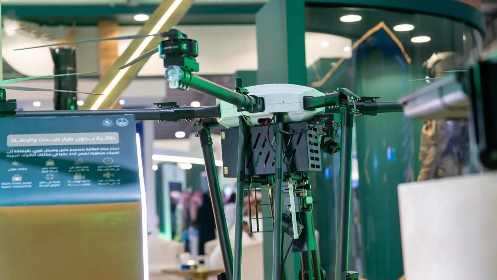 الدفاع المدني يكشف عن طائرة بحث وإنقاذ دون طيار بتقنيات متقدمة خلال معرض الطيران العام 2025