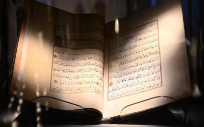 جناح الفن الإسلامي بمتاحف دار الفنون الإسلامية في جدة يبرز جماليات الخط العربي وروح الإبداع الإسلامي