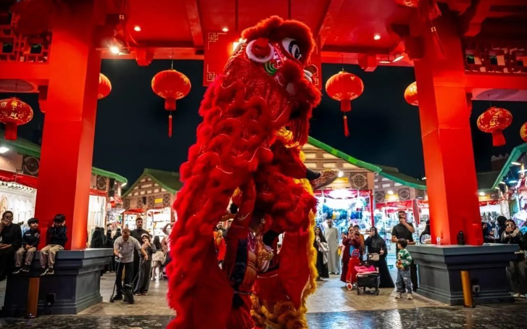 «بوليفارد وورلد».. رحلة عالمية تضم أكثر من 130 عرضًا يوميًا يؤديها نحو 200 عارض