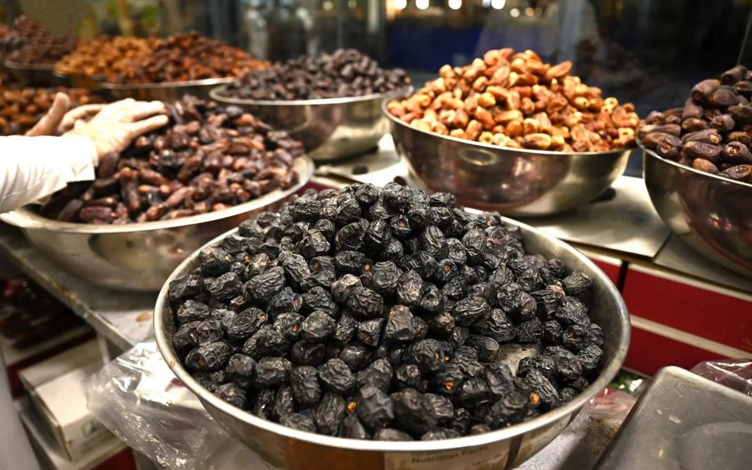 إقبال كبير على أسواق التمور بالمنطقة الشرقية مع اقتراب شهر رمضان