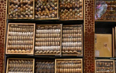 انتعاش أسواق التمور في جدة مع اقتراب رمضان وإقبال متزايد من المتسوقين