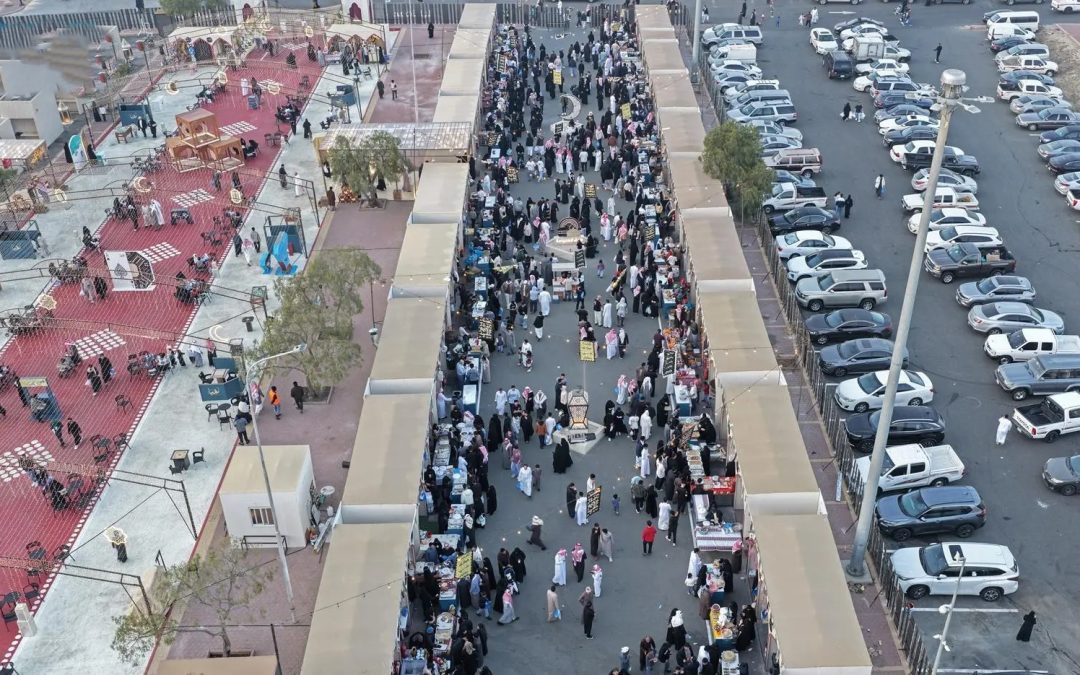 السوق الرمضاني في أبها يشهد إقبالًا لافتًا بـ 4500 زائر يوميًا ويعزز دخل الأسر المنتجة