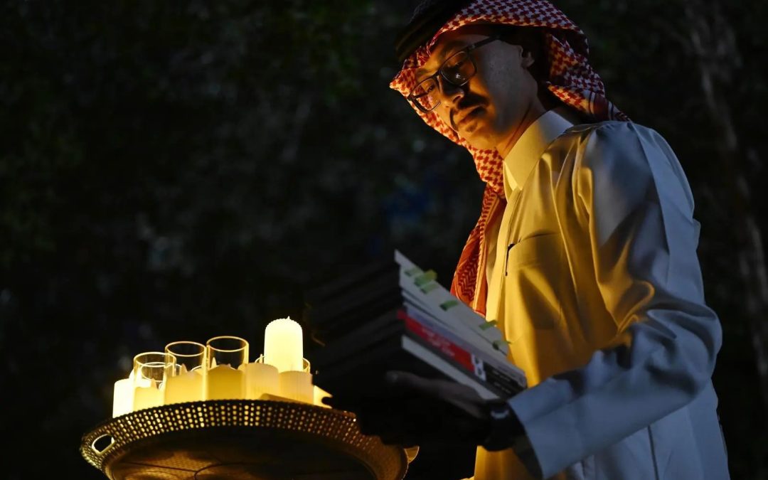 على ضوء الشموع.. فعالية قرائية في تبوك تواكب “ساعة الأرض” وتعزز الوعي البيئي والثقافي