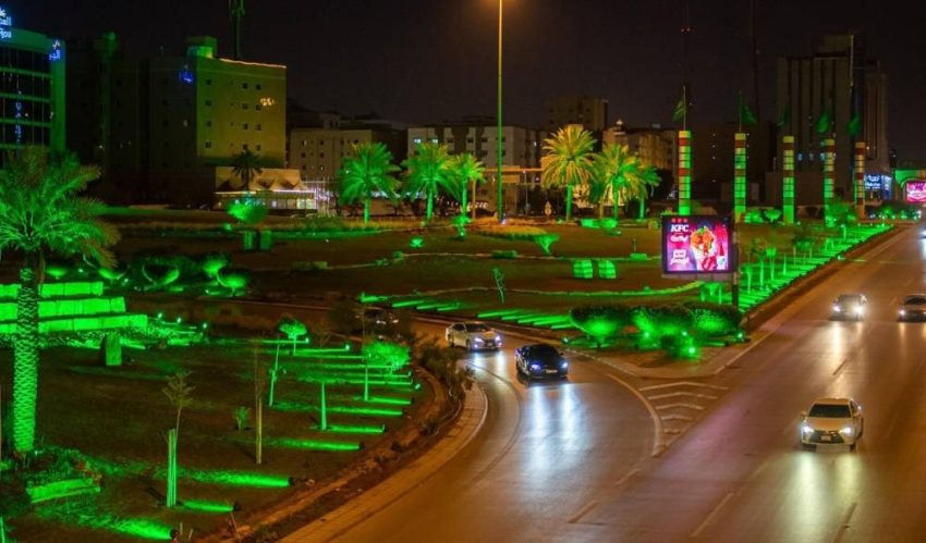 العاصمة الرياض تتألق بالإضاءات الخضراء احتفاءً بيوم “المبادرة السعودية” وتعزيز ثقافة الاستدامة