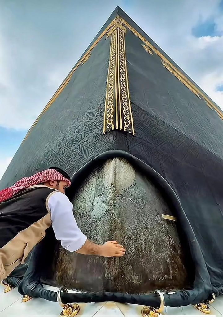تطييب المسجد الحرام بالعود والبخور.. عناية متواصلة تعزز الأجواء الروحانية لضيوف الرحمن