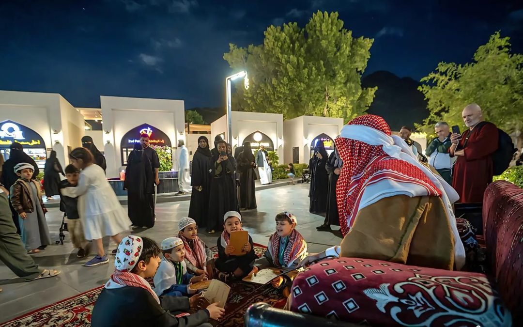 الحكواتي يحيي السرد الشعبي في ليالي حراء الرمضانية بمكة المكرمة وسط تفاعل لافت