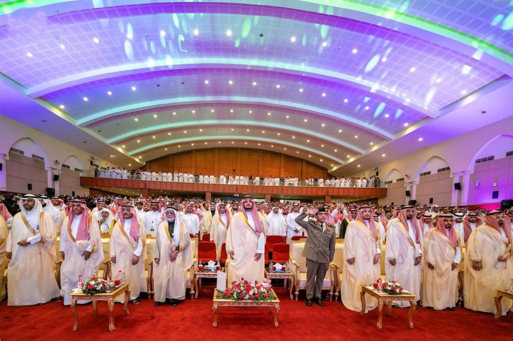 محافظ الطائف يدشّن الملتقى العالمي للورد والنباتات العطرية 2026 بجامعة الطائف