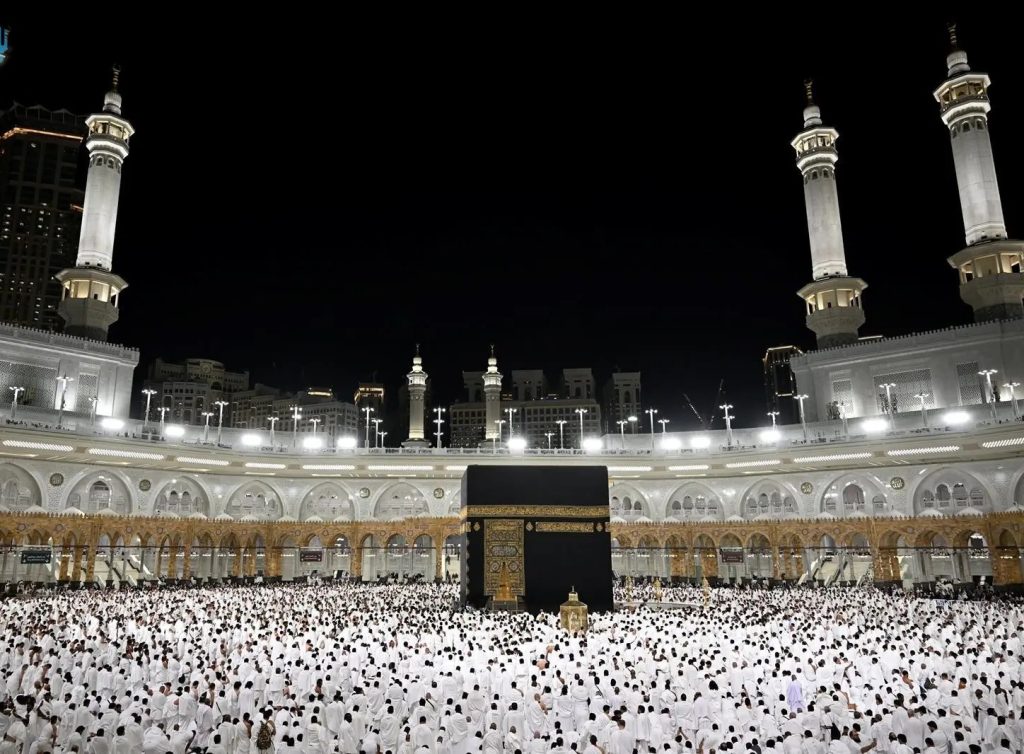 الحرمان الشريفان يستعدان لليلة 27 من رمضان بخطة تشغيلية متكاملة لإدارة كثافة المصلين