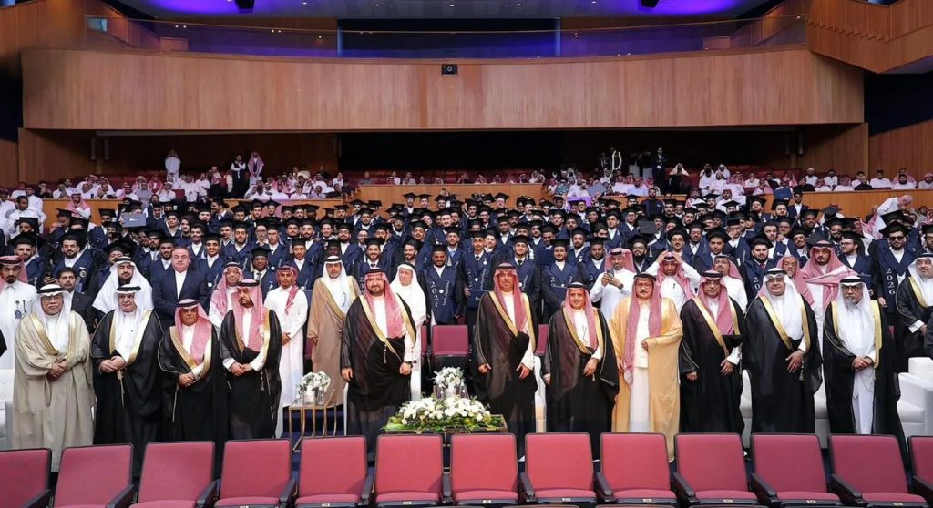 محافظ جدة يرعى تخريج أكثر من 5100 طالب وطالبة من الجامعة العربية المفتوحة