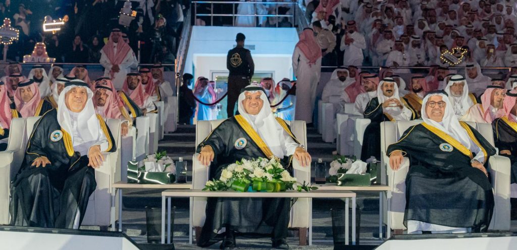 محافظ الأحساء يرعى تخريج أكثر من 10 آلاف طالب وطالبة من جامعة الملك فيصل