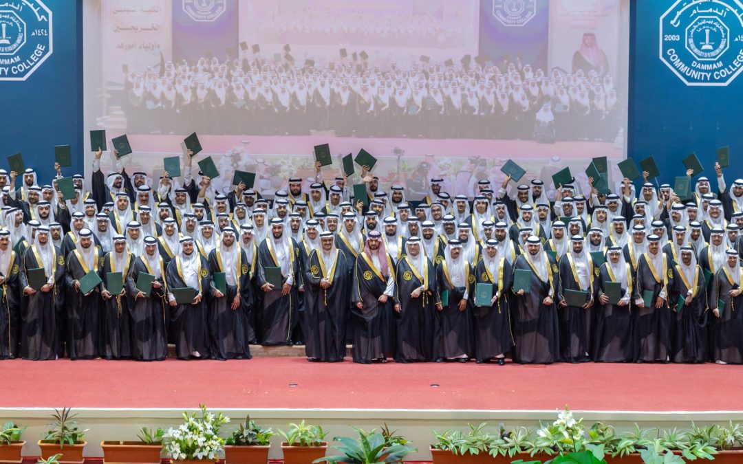 نائب أمير الشرقية يرعى تخريج 216 طالبًا من كلية المجتمع بالدمام التابعة لجامعة الملك فهد للبترول والمعادن