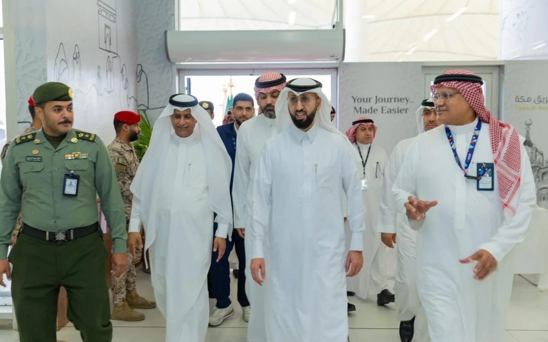 الرئيس التنفيذي لـ“الغذاء والدواء” يزور صالة مبادرة “طريق مكة” بمطار جدة