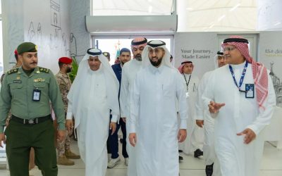 الرئيس التنفيذي لـ“الغذاء والدواء” يزور صالة مبادرة “طريق مكة” بمطار جدة