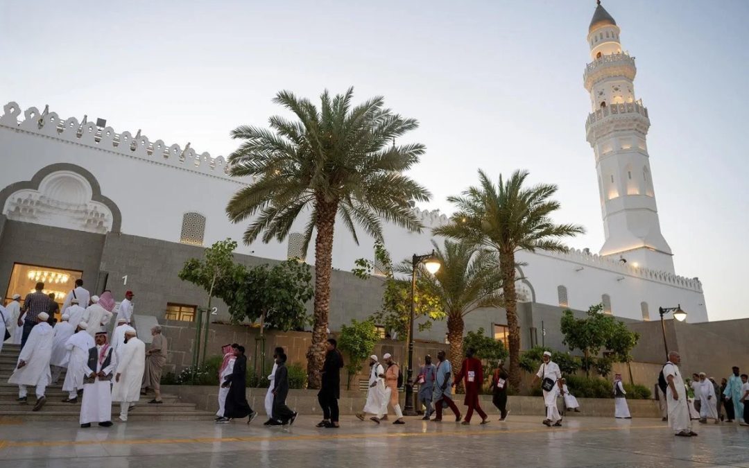 مسجد قباء يستقبل أعدادًا متزايدة من الحجاج خلال عشر ذي الحجة وسط خدمات متكاملة