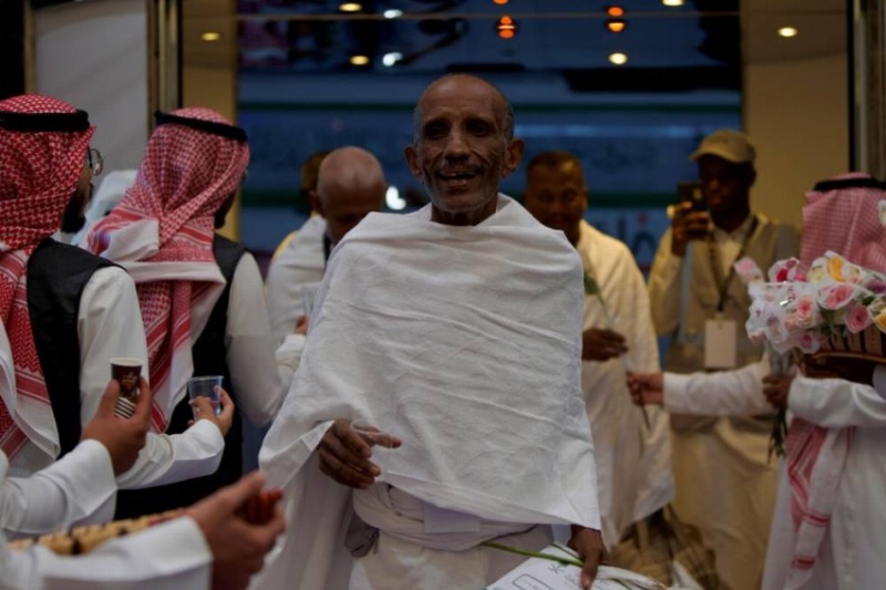 وصول 1000 حاج من أسر شهداء عاصفة الحزم وإعادة الأمل من السودان ضمن برنامج ضيوف خادم الحرمين الشريفين