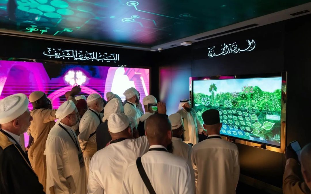 ضيوف برنامج خادم الحرمين الشريفين يطّلعون على السيرة النبوية والحضارة الإسلامية في المدينة المنورة