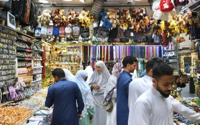 ضيوف الرحمن ينعشون أسواق المدينة المنورة بعد الحج وسط إقبال كبير على التمور والهدايا التذكارية