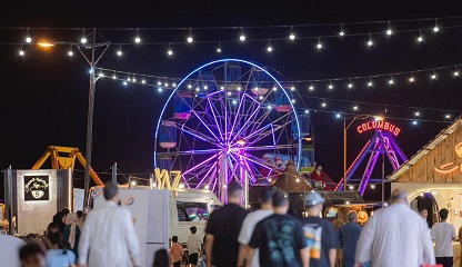 مهرجان صيف بريدة يواصل جذب الزوار بعروض السيارات الكلاسيكية وفعاليات الدراجات الهوائية