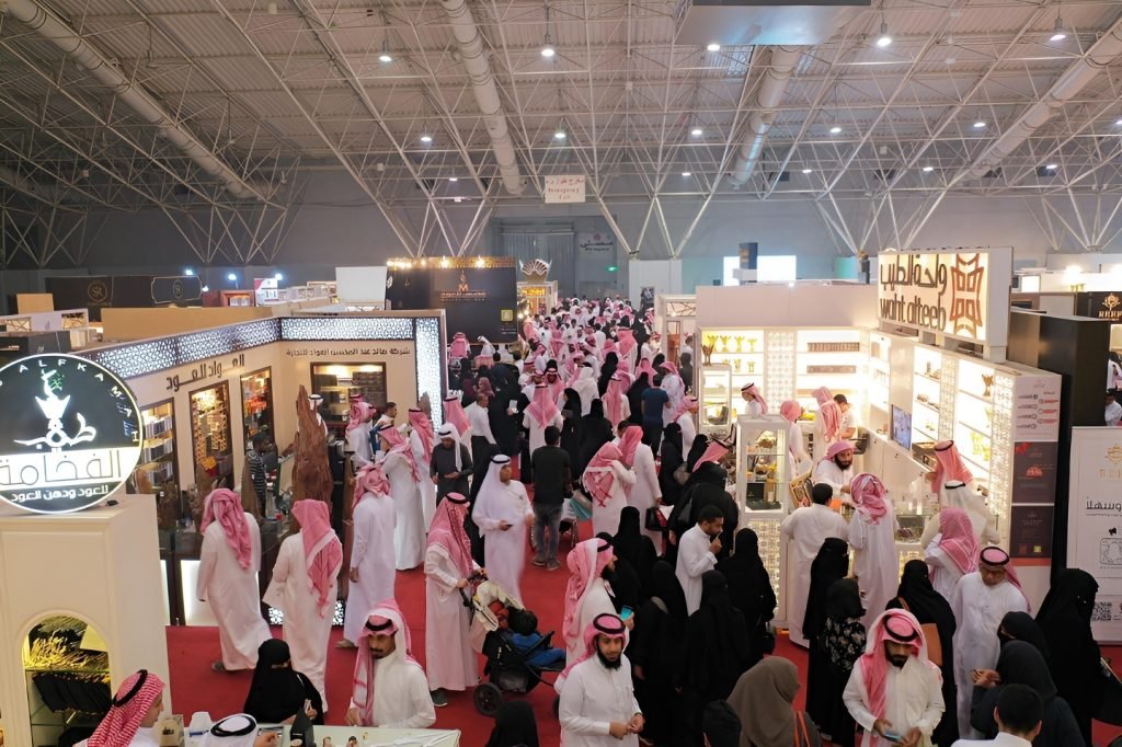 رحلة عطرية في قلب الرياض معرض البخور والعطور الدولي الـ13 يبهر الزوار بأروع الروائح وأندر البخور