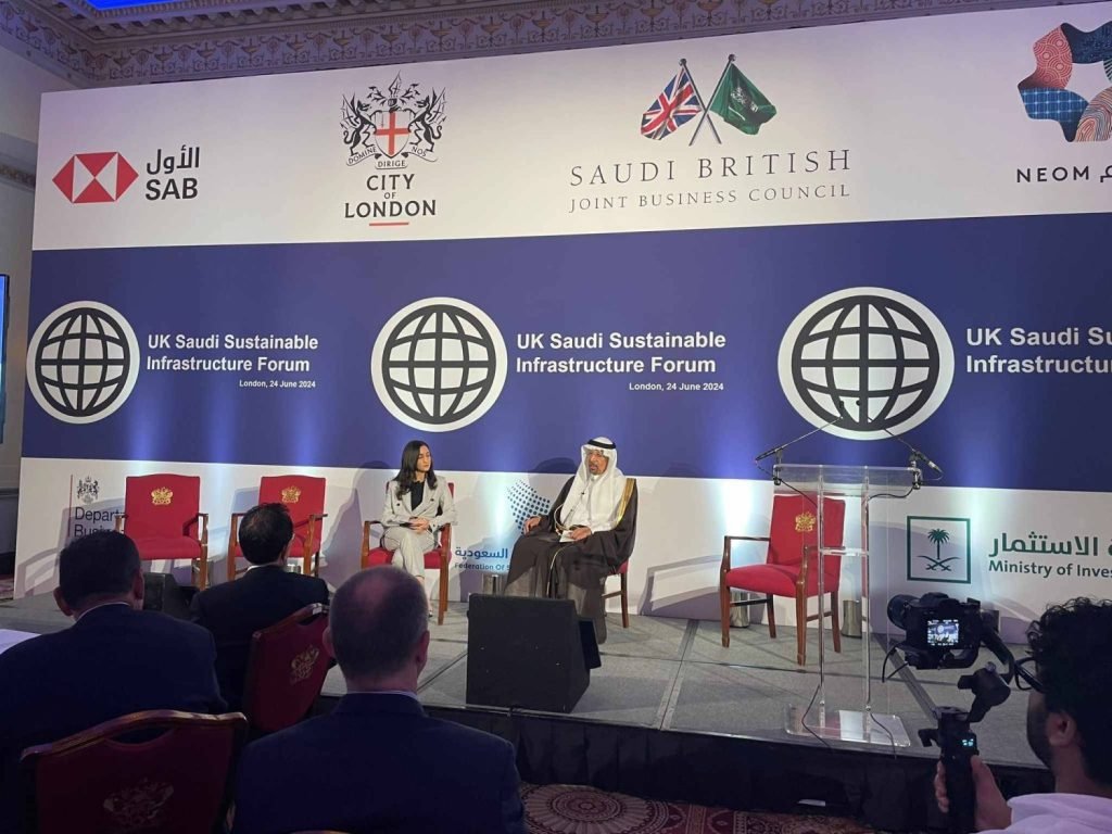 السعودية وبريطانيا تستعرضان فرص الشراكة في «تقنيات الطاقة الخضراء»