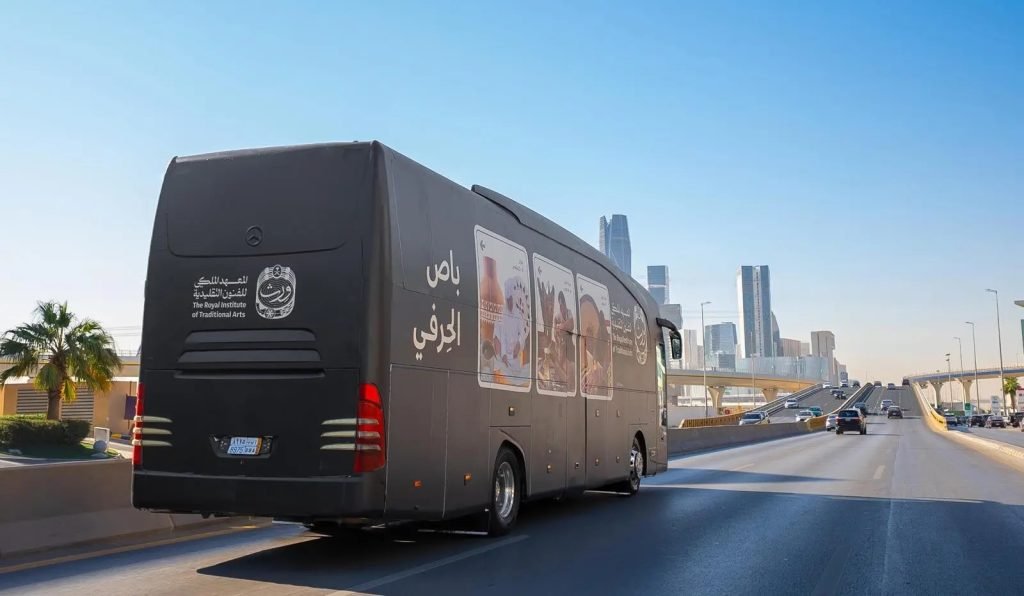 جازان تحتضن فعالية "باص الحِرفي" لإحياء الفنون التقليدية ضمن موسم شتاء جازان 2025
