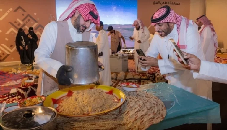 الخزف السعودي: موروث أصيل يعكس الهوية الثقافية في مهرجان الوليمة السعودي