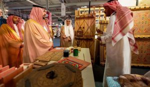 وزير الثقافة يوجه بتمديد معرض "بَنان" حتى 30 نوفمبر بسبب الإقبال الكبير